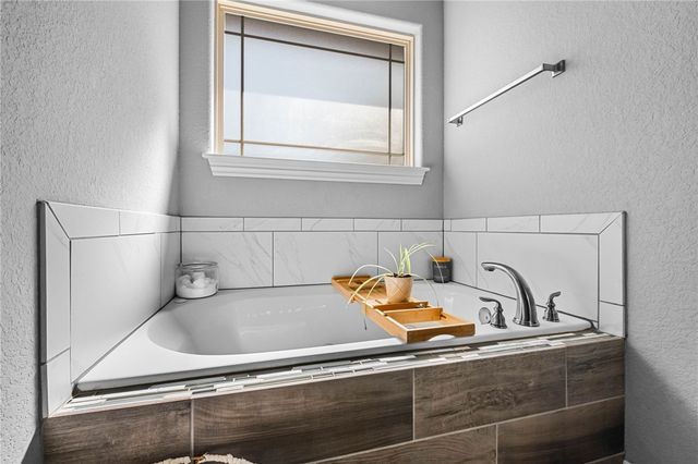 1904 W Brooks Place, Rogers, AR 72758