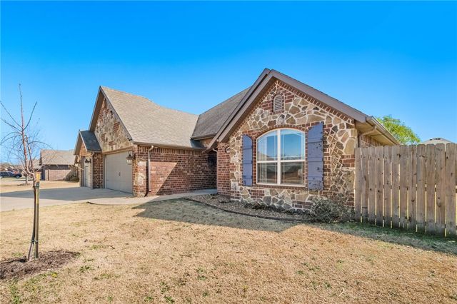 1904 W Brooks Place, Rogers, AR 72758