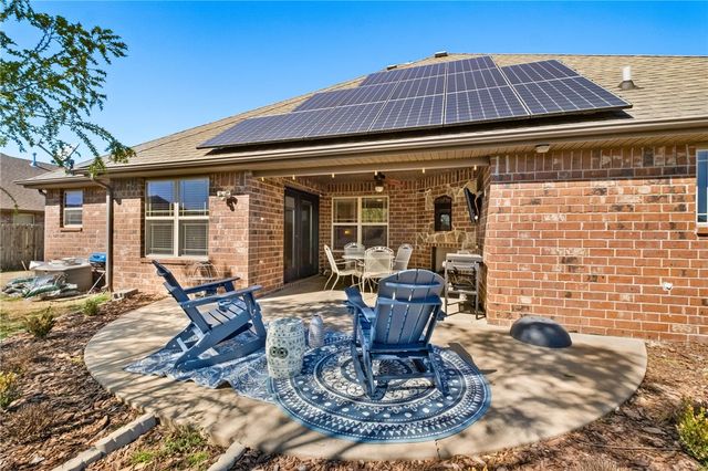 1904 W Brooks Place, Rogers, AR 72758