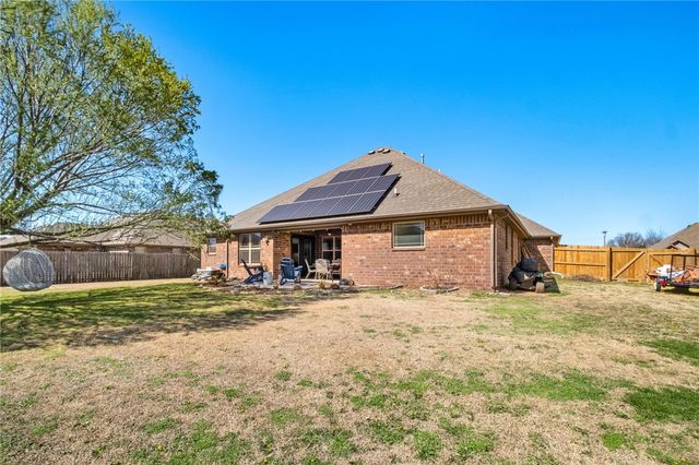 1904 W Brooks Place, Rogers, AR 72758