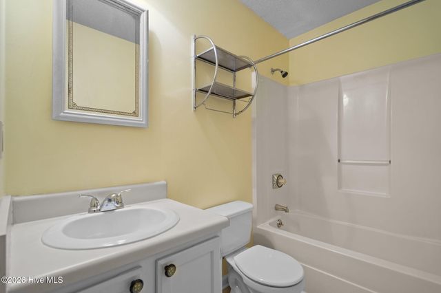 2720 S 17th Street Apt B, Wilmington, NC 28412