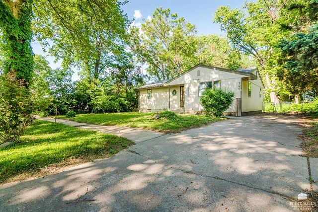 946 Mission Avenue, Manhattan, KS 66502