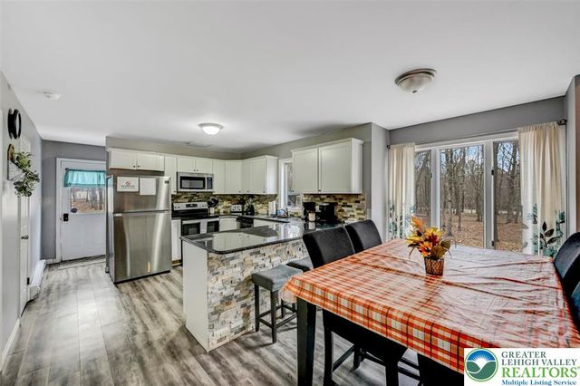 8 Wahoo Court, Penn Forest Twp, PA 18210