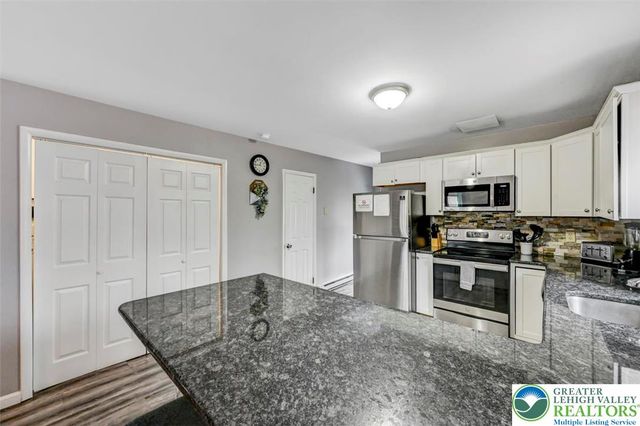 8 Wahoo Court, Penn Forest Twp, PA 18210