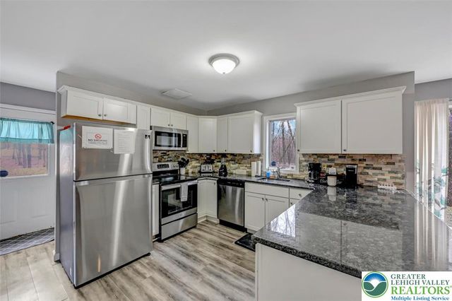 8 Wahoo Court, Penn Forest Twp, PA 18210