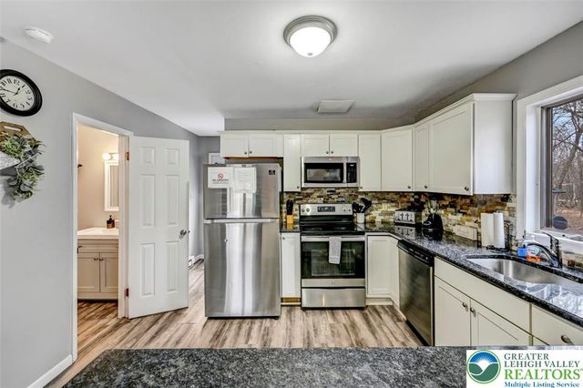 8 Wahoo Court, Penn Forest Twp, PA 18210