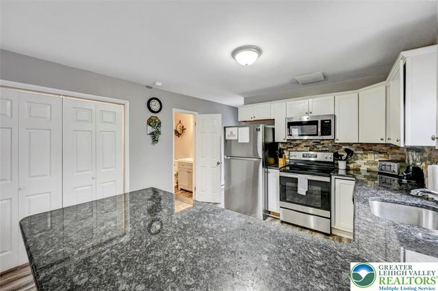 8 Wahoo Court, Penn Forest Twp, PA 18210