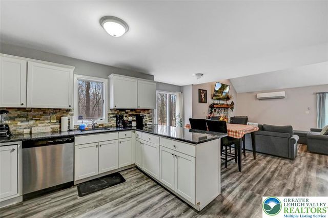 8 Wahoo Court, Penn Forest Twp, PA 18210