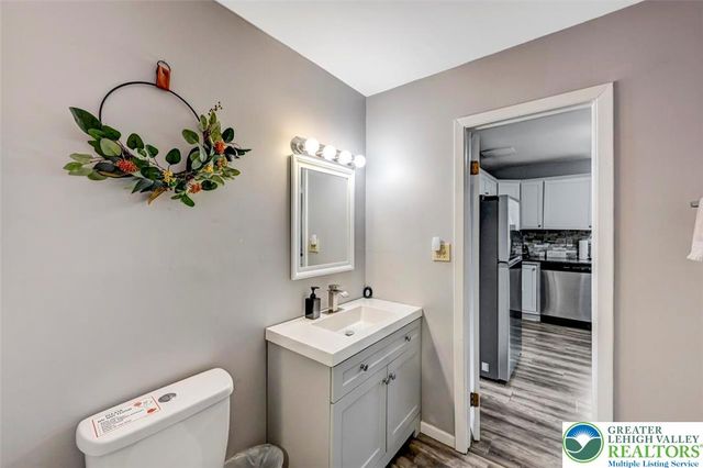 8 Wahoo Court, Penn Forest Twp, PA 18210