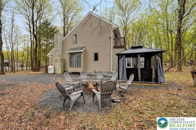 8 Wahoo Court, Penn Forest Twp, PA 18210