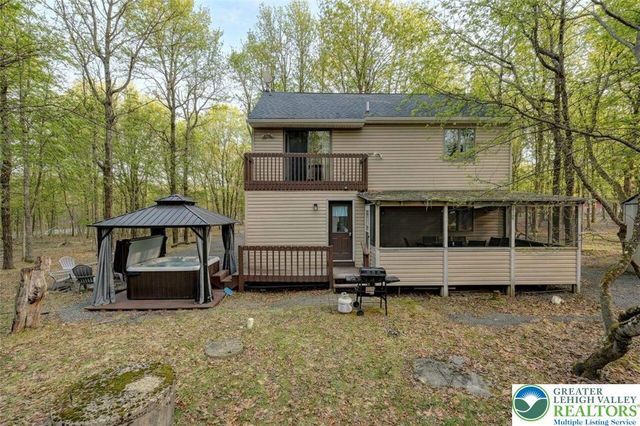 8 Wahoo Court, Penn Forest Twp, PA 18210