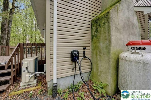 8 Wahoo Court, Penn Forest Twp, PA 18210