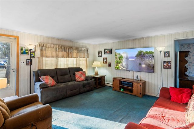 9 W 8th Street, Ronkonkoma, NY 11779