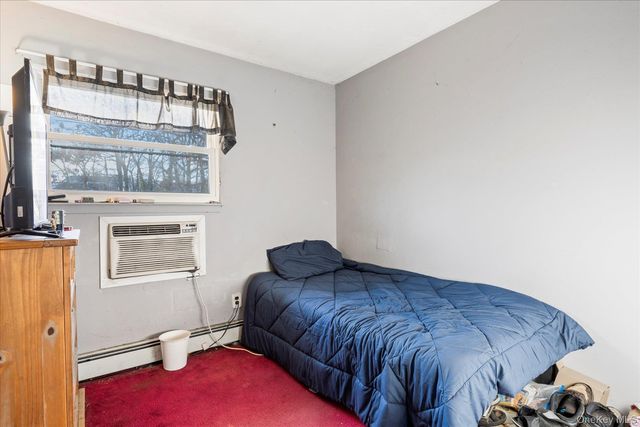 9 W 8th Street, Ronkonkoma, NY 11779