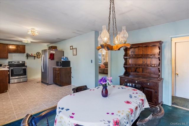 9 W 8th Street, Ronkonkoma, NY 11779