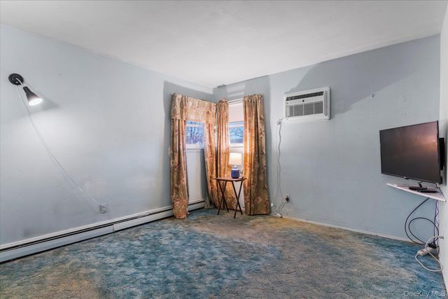 9 W 8th Street, Ronkonkoma, NY 11779