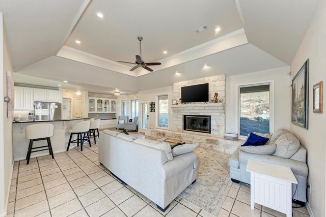 330 Juniper TRL, Kingsland, TX 78639