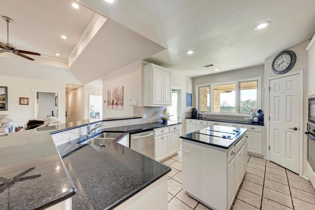 330 Juniper TRL, Kingsland, TX 78639