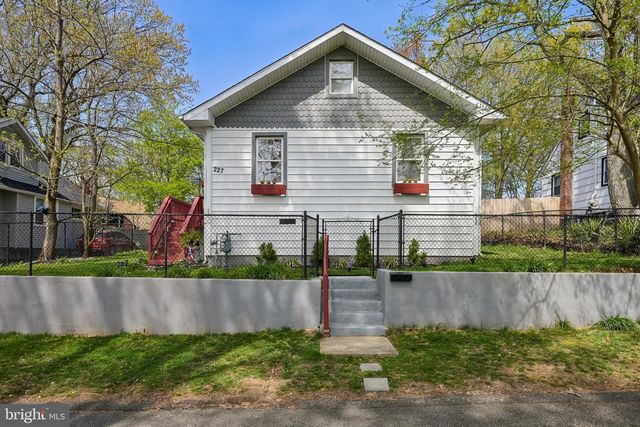 227 GARDEN TER, Runnemede, NJ 08078