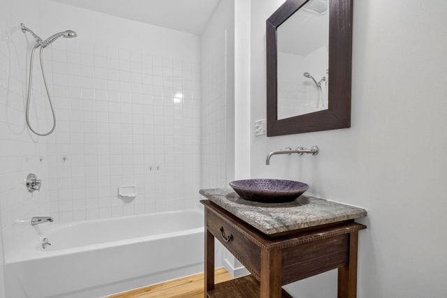 21 Wormwood St 515, Boston, MA 02210
