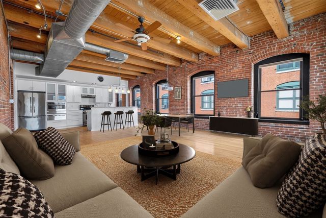 21 Wormwood St 515, Boston, MA 02210
