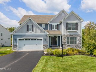 4 Stuart Drive, Halfmoon, NY 12188