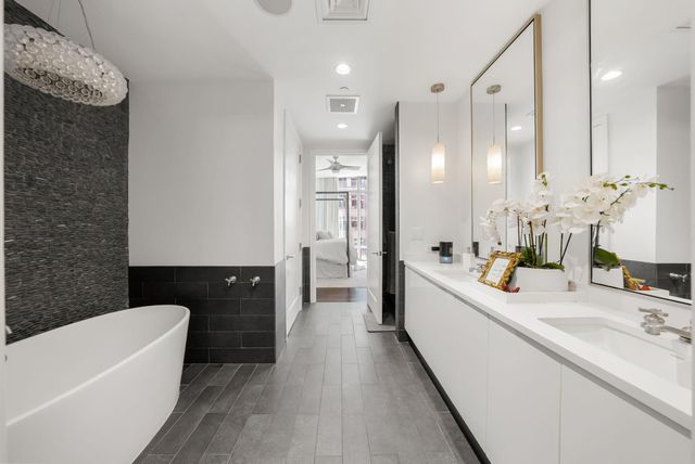 200 Congress Ave 14C, Austin, TX 78701