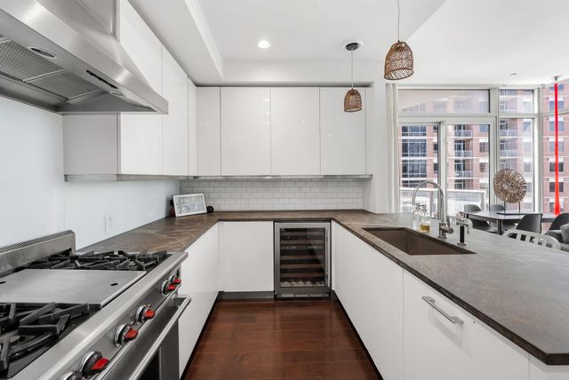 200 Congress Ave 14C, Austin, TX 78701