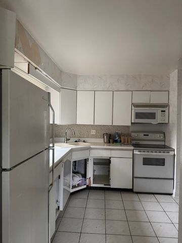 9374 Landings Lane 201, Des Plaines, IL 60016