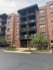 9374 Landings Lane 201, Des Plaines, IL 60016
