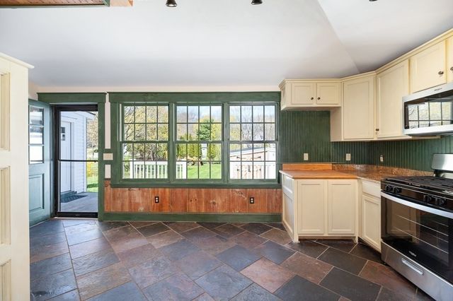 61 Southern Ave, Essex, MA 01929
