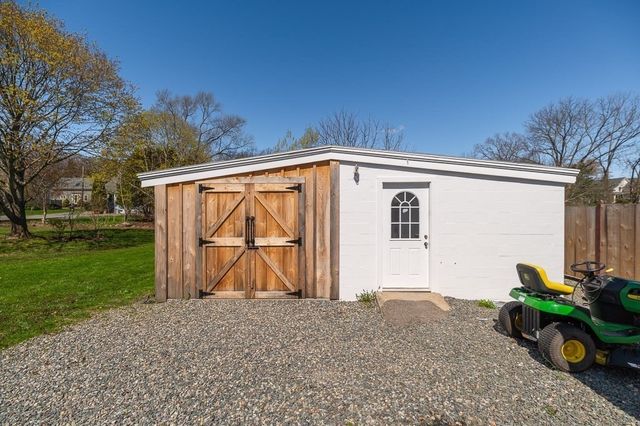 61 Southern Ave, Essex, MA 01929