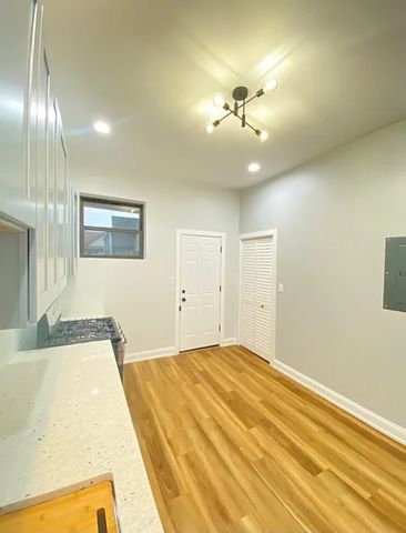 1305 E 69th Street 1, Chicago, IL 60637