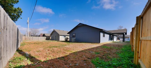 2227 Willow Lane, Miami, OK 74354