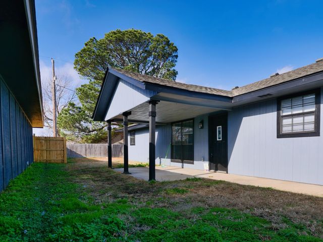 2227 Willow Lane, Miami, OK 74354