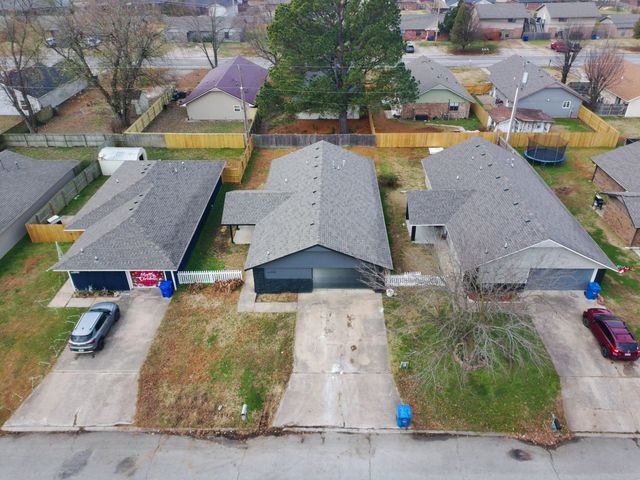 2227 Willow Lane, Miami, OK 74354