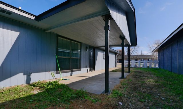 2227 Willow Lane, Miami, OK 74354