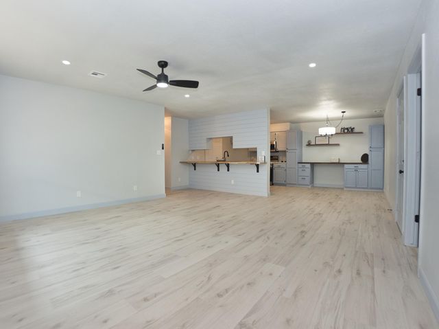 2227 Willow Lane, Miami, OK 74354