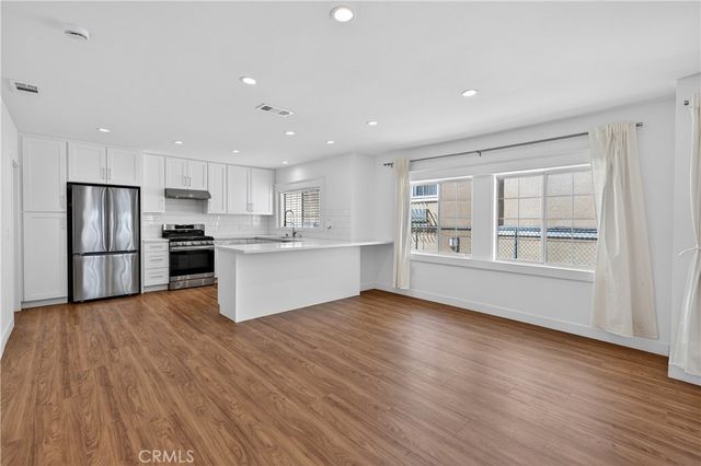 3538 London, Los Angeles, CA 90026