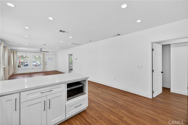 3538 London, Los Angeles, CA 90026