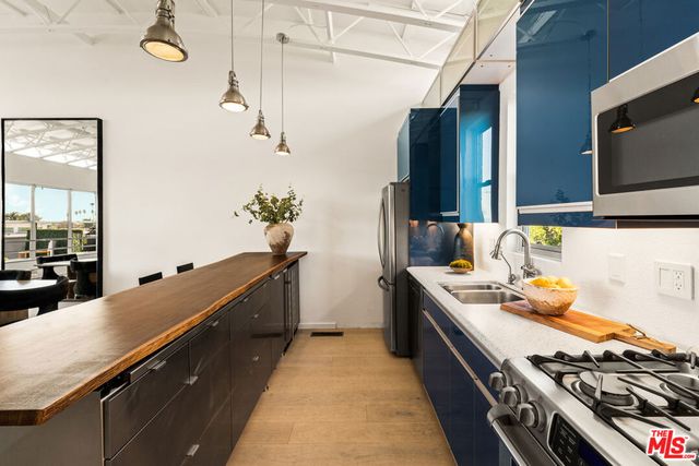 630 Rose Avenue 5, Venice, CA 90291