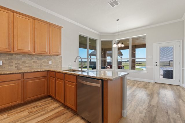 201 Hughes Lane, Grandview, TX 76050