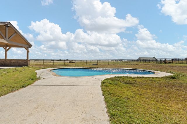 201 Hughes Lane, Grandview, TX 76050