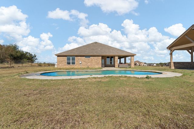 201 Hughes Lane, Grandview, TX 76050