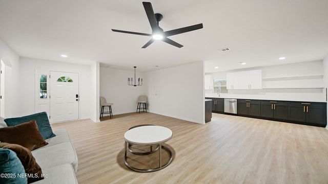 9203 DANVILLE Avenue, Jacksonville, FL 32208