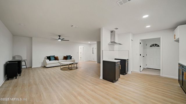 9203 DANVILLE Avenue, Jacksonville, FL 32208