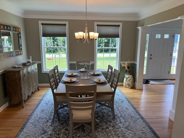 41 Clapp Rd, Rochester, MA 02770