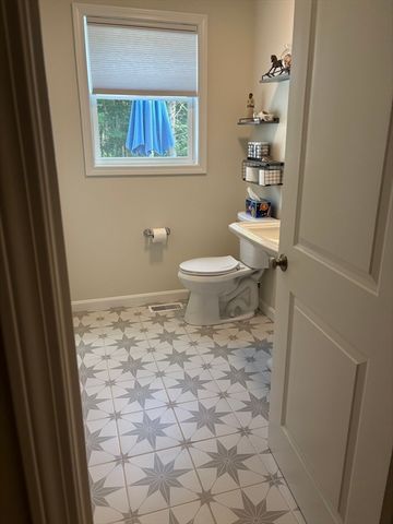 41 Clapp Rd, Rochester, MA 02770