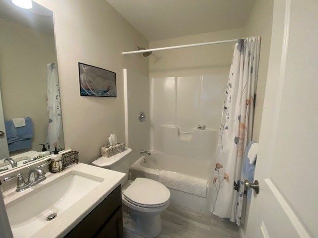 41 Clapp Rd, Rochester, MA 02770