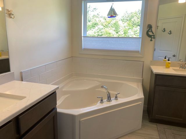 41 Clapp Rd, Rochester, MA 02770